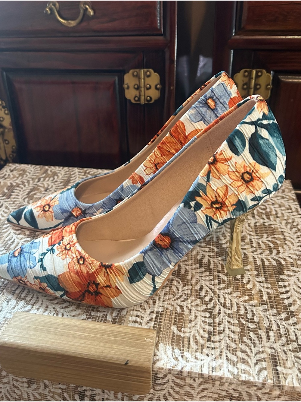 Floral Pointed-Toe Pump in Orange & Blue
